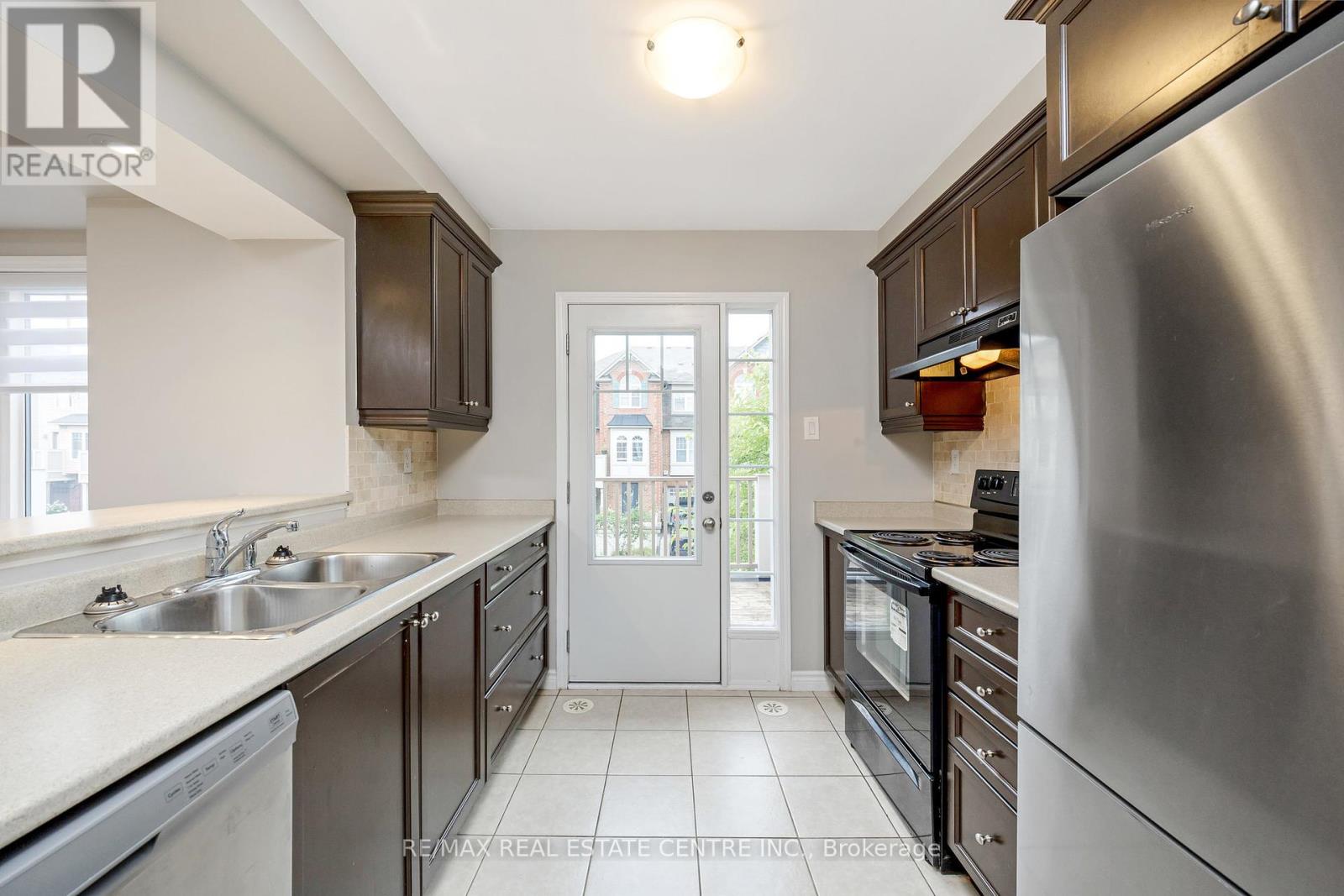 761 Challinor Terrace, Milton, Ontario  L9T 7V5 - Photo 15 - W12320342