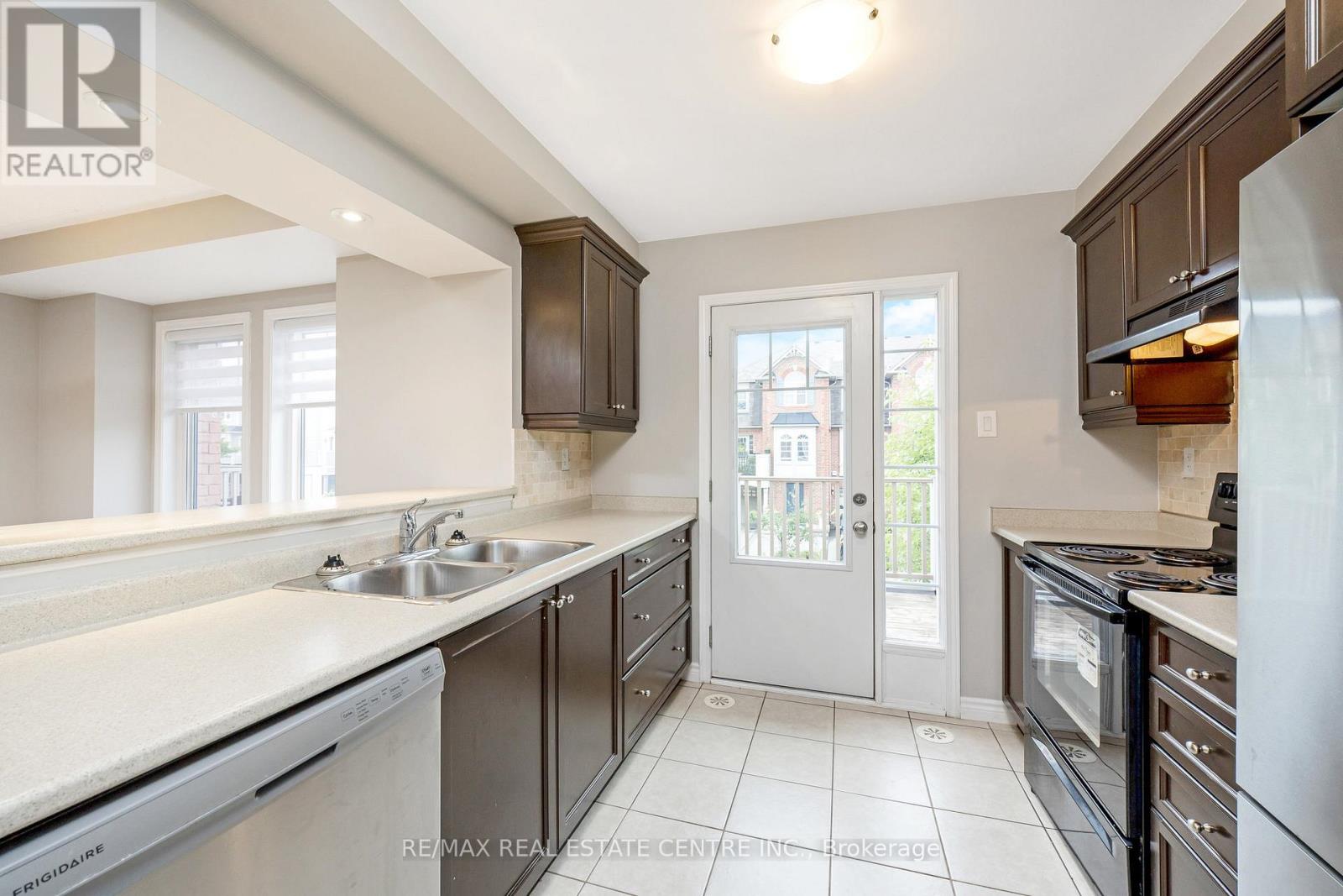 761 Challinor Terrace, Milton, Ontario  L9T 7V5 - Photo 16 - W12320342