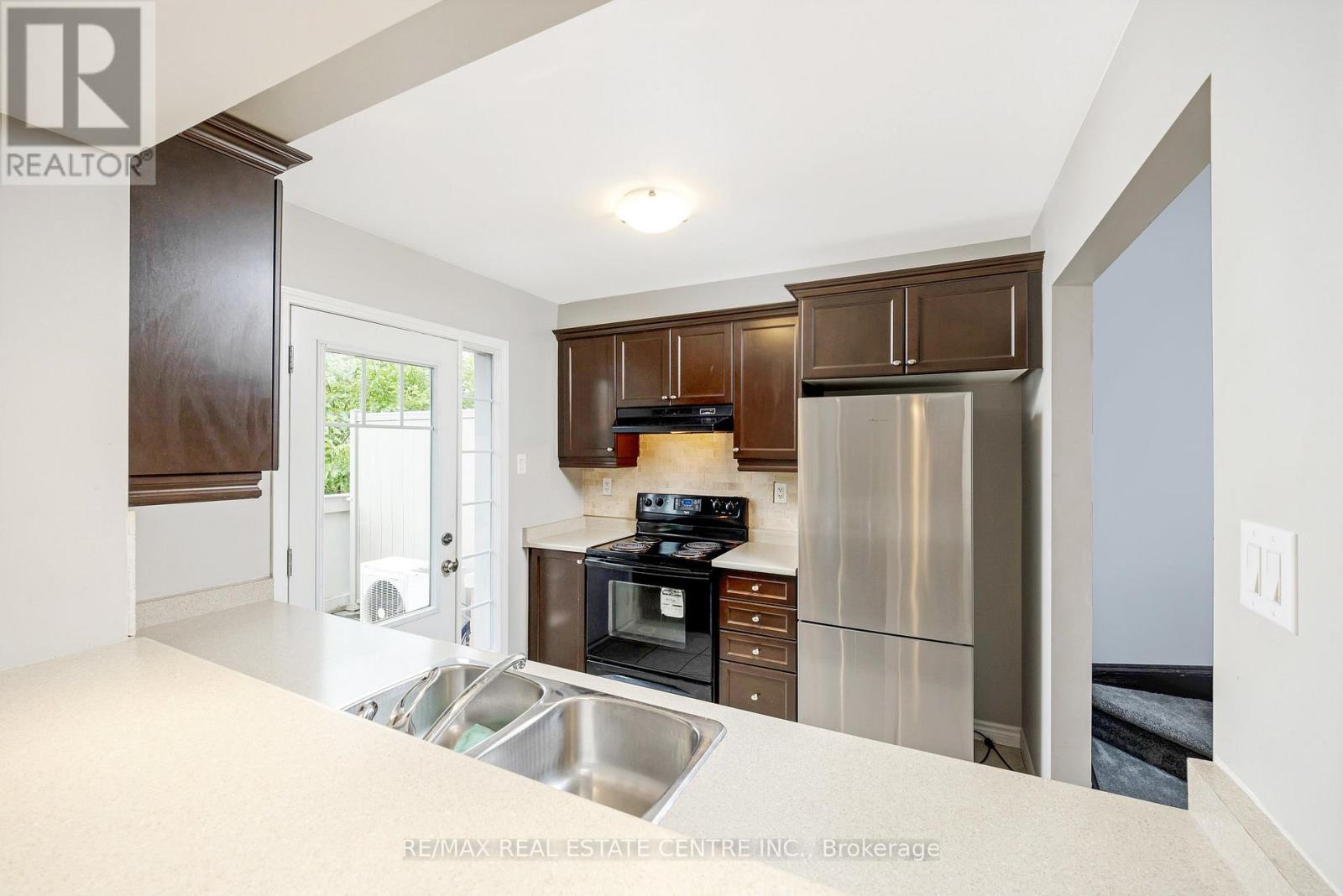 761 Challinor Terrace, Milton, Ontario  L9T 7V5 - Photo 17 - W12320342