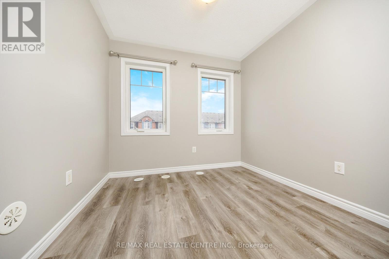 761 Challinor Terrace, Milton, Ontario  L9T 7V5 - Photo 3 - W12320342