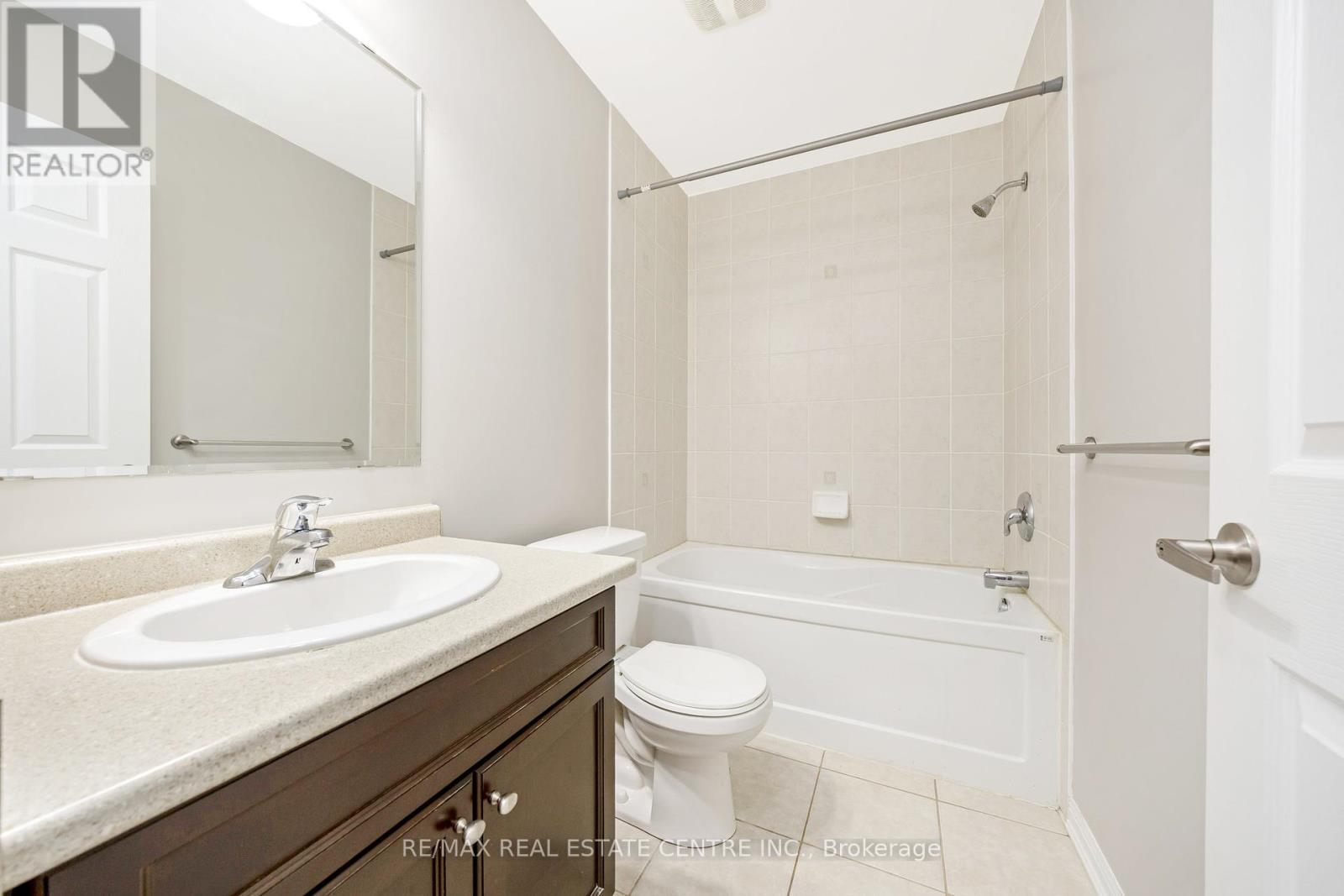 761 Challinor Terrace, Milton, Ontario  L9T 7V5 - Photo 4 - W12320342