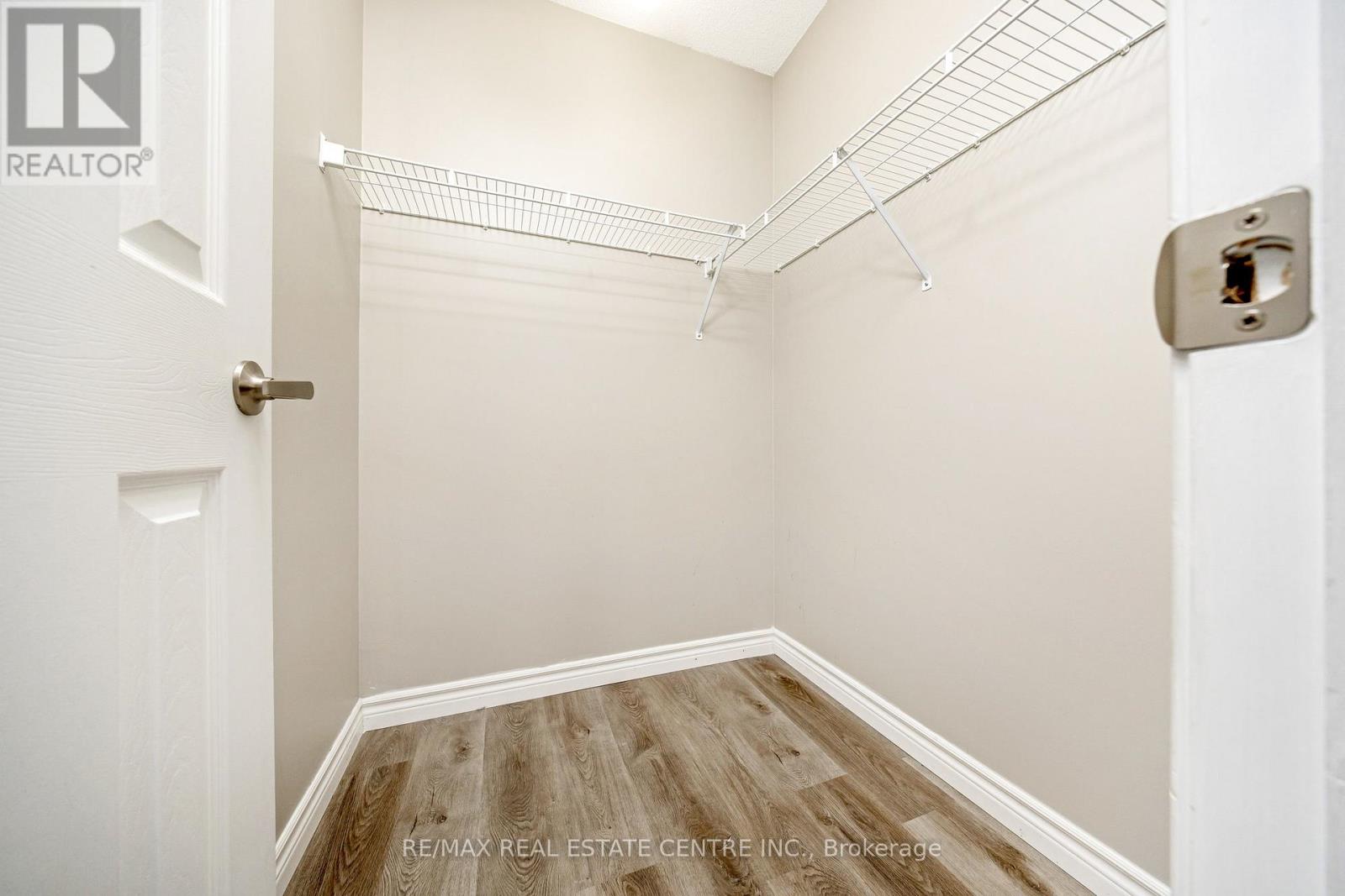 761 Challinor Terrace, Milton, Ontario  L9T 7V5 - Photo 5 - W12320342