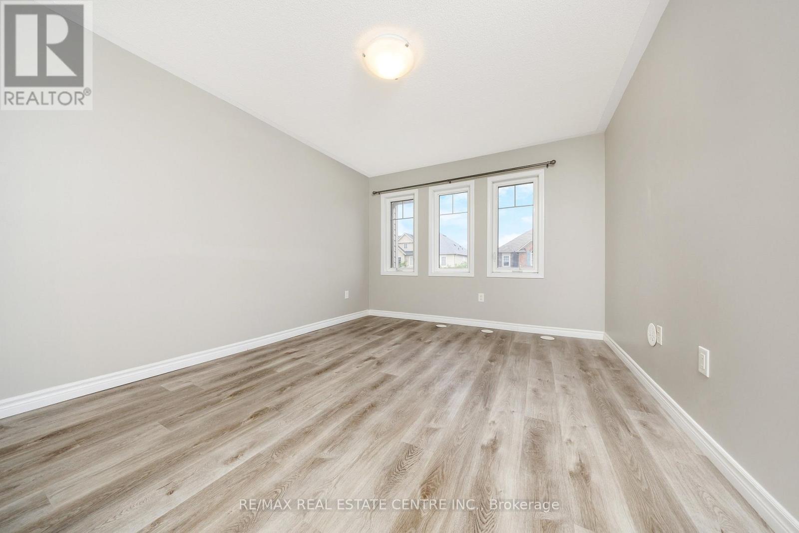 761 Challinor Terrace, Milton, Ontario  L9T 7V5 - Photo 7 - W12320342
