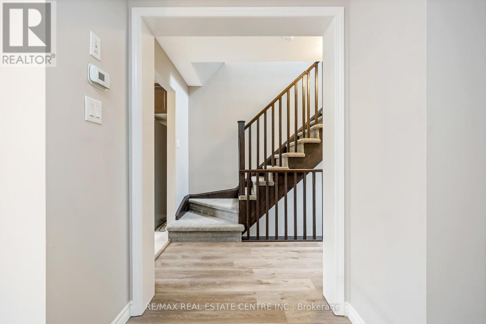 761 Challinor Terrace, Milton, Ontario  L9T 7V5 - Photo 8 - W12320342