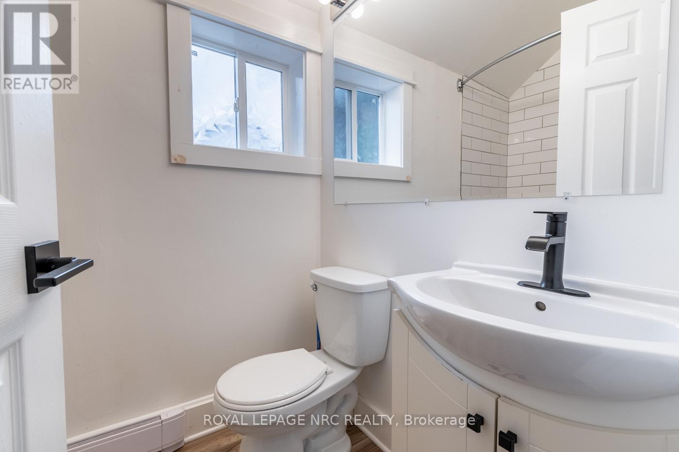 387 Elmwood Avenue, Fort Erie, Ontario  L0S 1B0 - Photo 11 - X12320380