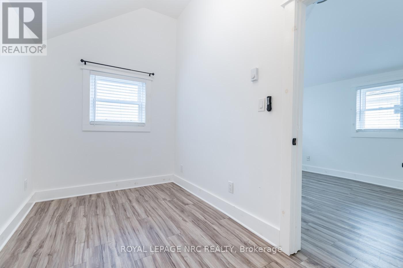 387 Elmwood Avenue, Fort Erie, Ontario  L0S 1B0 - Photo 13 - X12320380