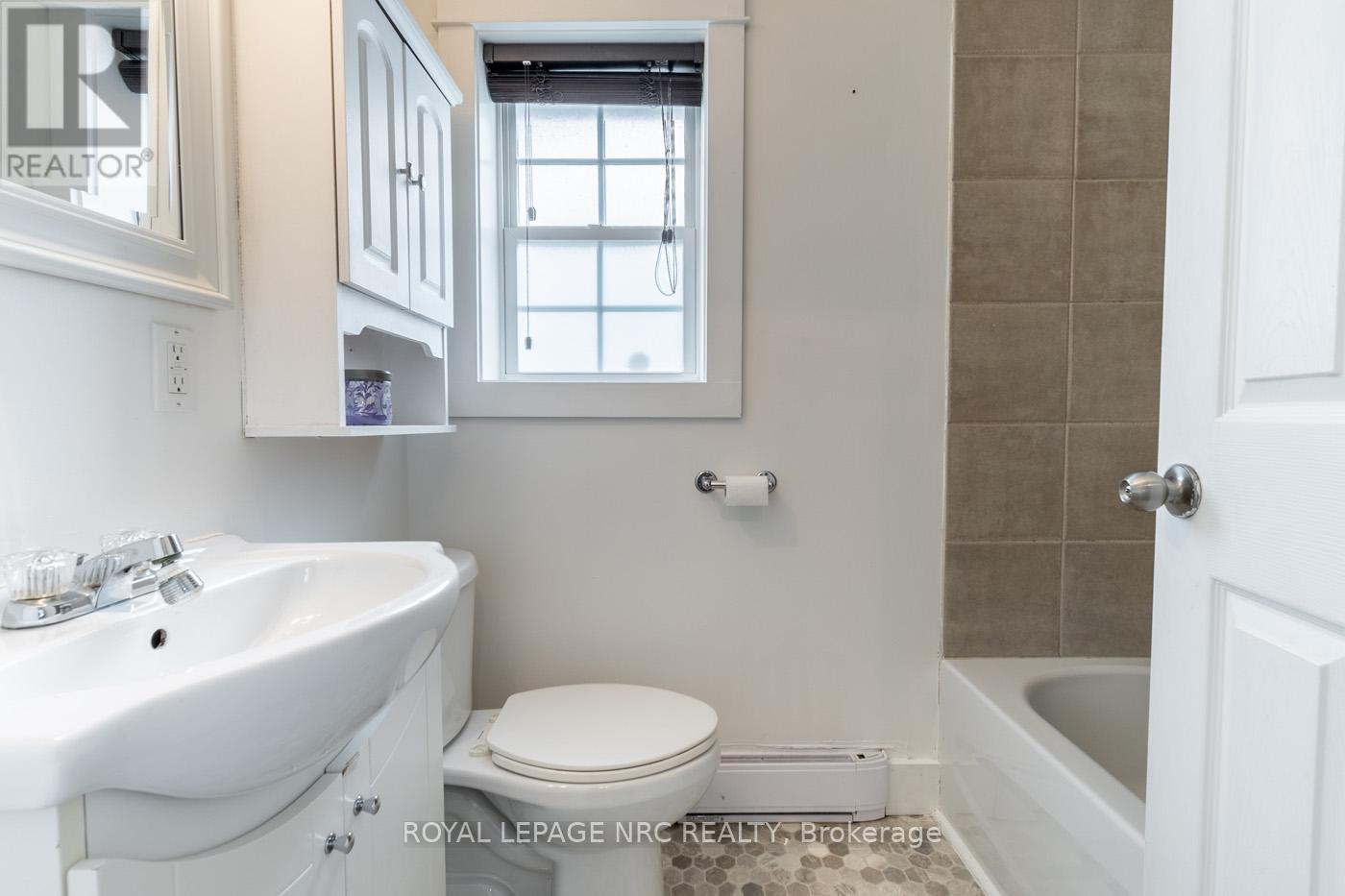 387 Elmwood Avenue, Fort Erie, Ontario  L0S 1B0 - Photo 36 - X12320380
