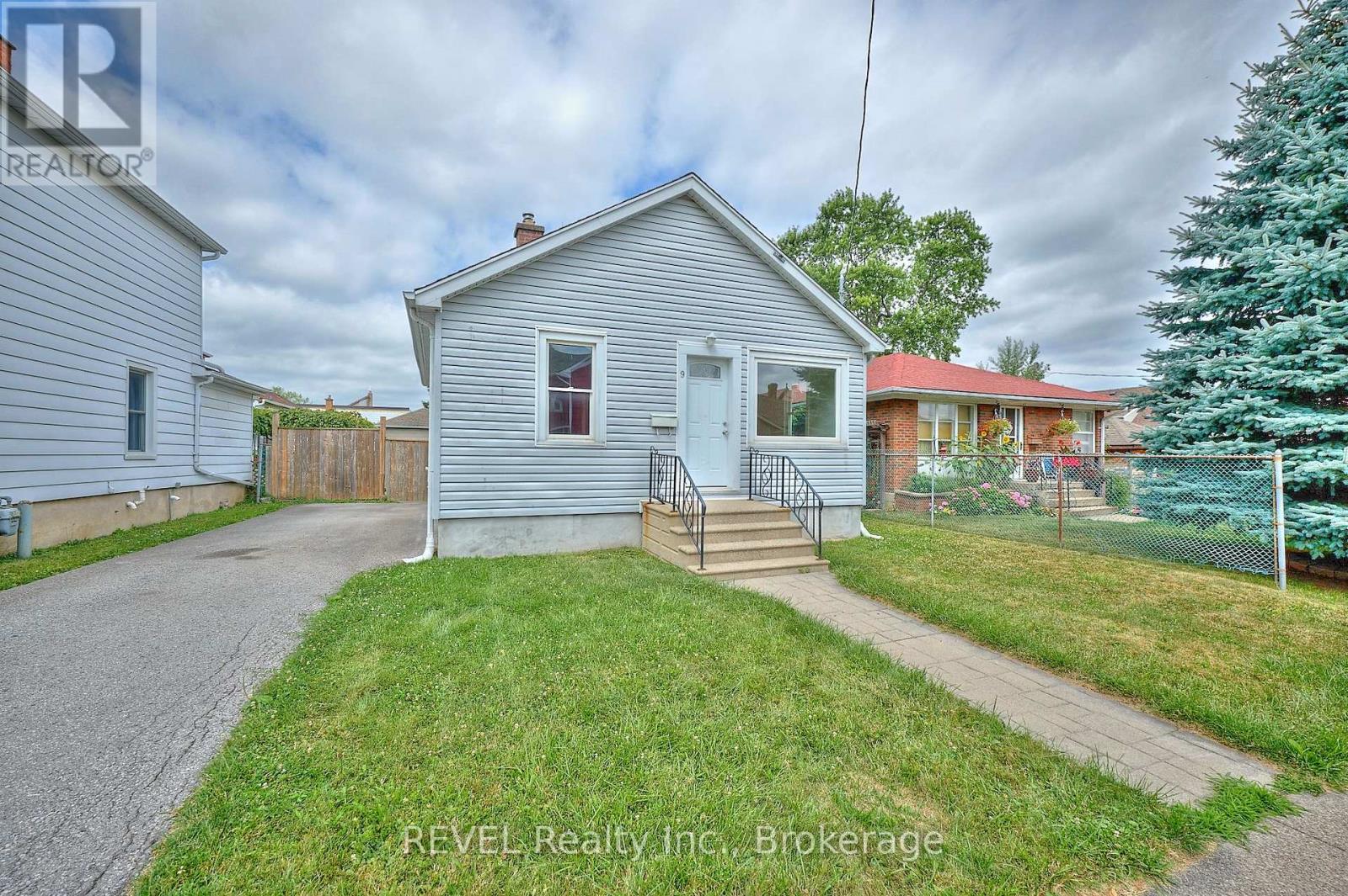 9 COLBORNE STREET, Thorold, Ontario