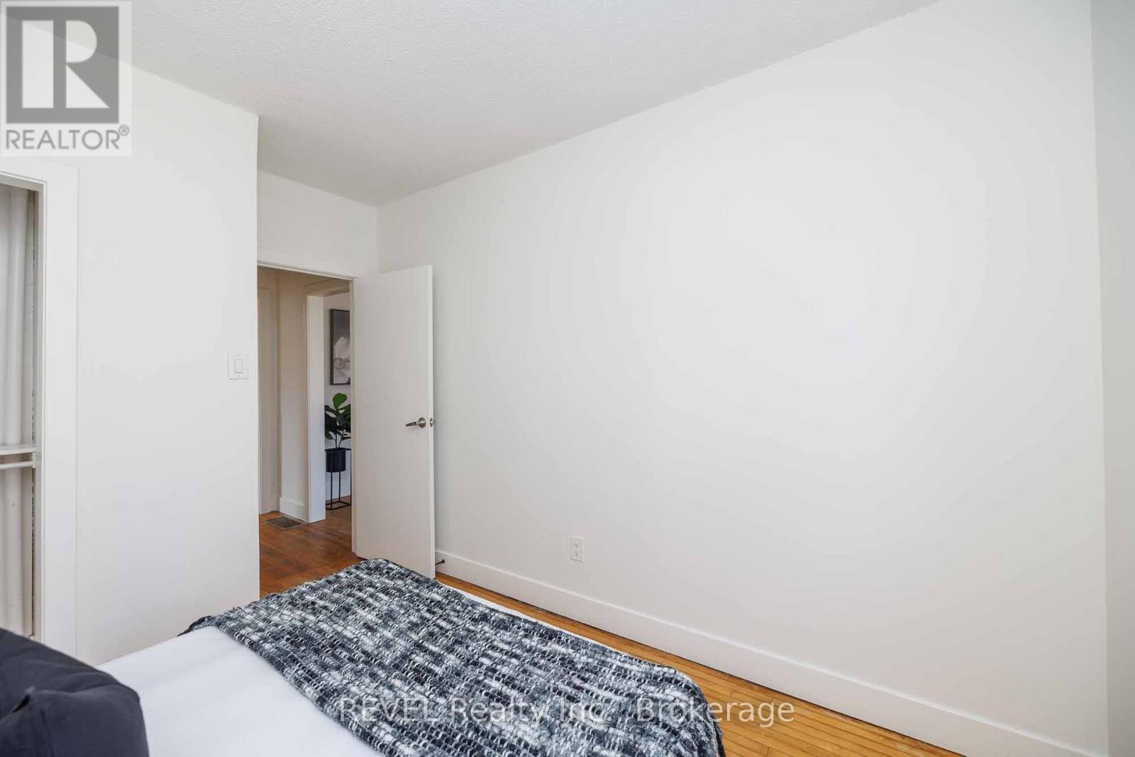 9 Colborne Street, Thorold, Ontario  L2V 3P6 - Photo 14 - X12320404