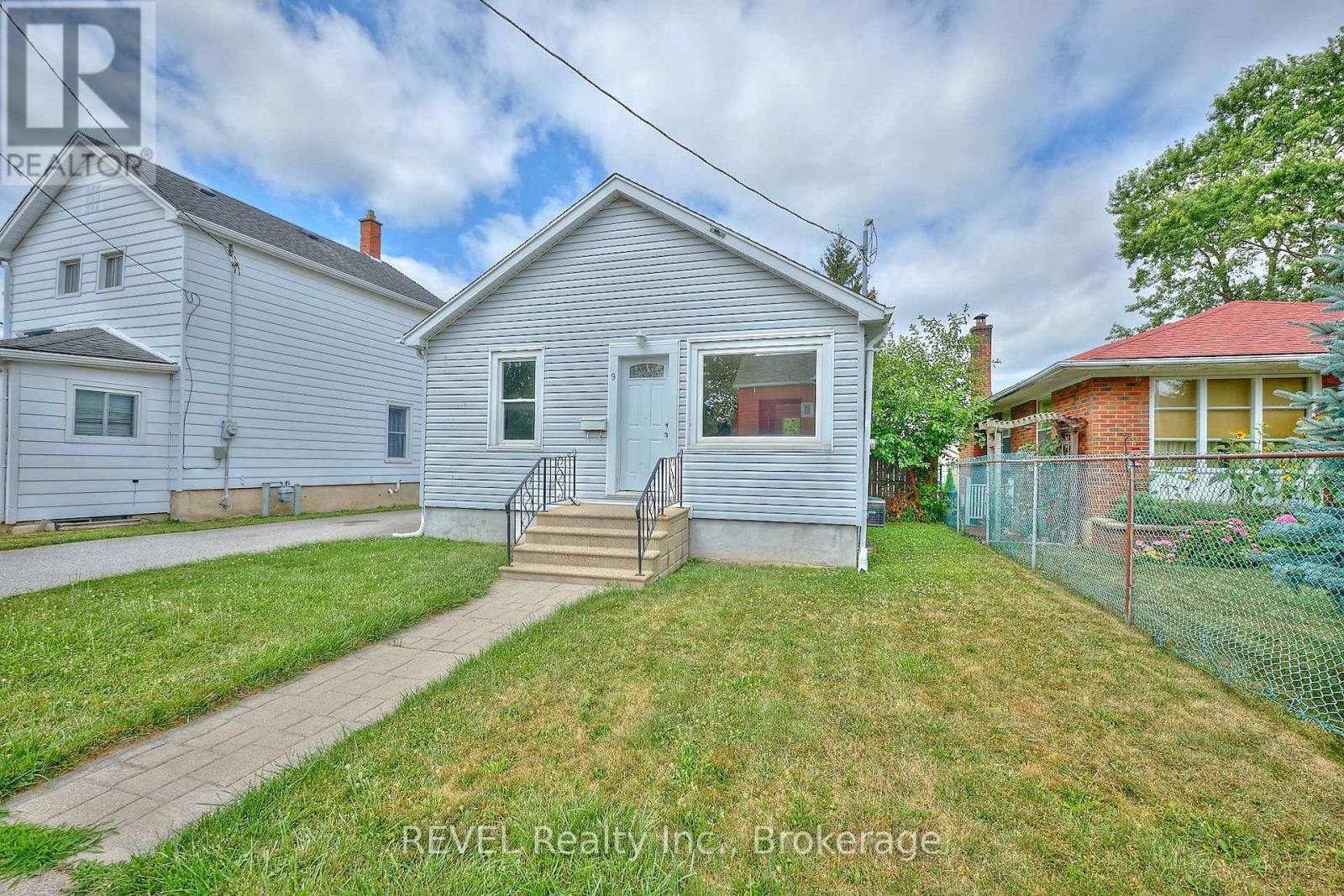 9 Colborne Street, Thorold, Ontario  L2V 3P6 - Photo 4 - X12320404