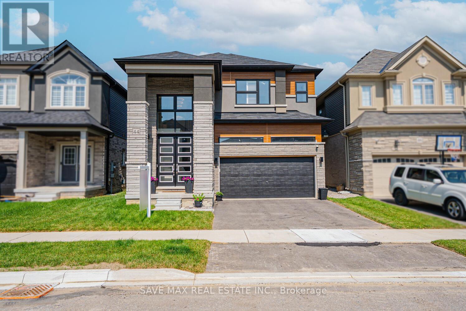 Property at 44 WAKELING DRIVE image 3
