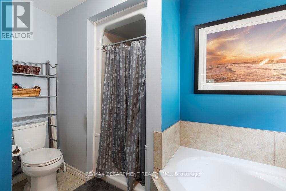 16 Avatar Place S, Hamilton, Ontario  L0R 1W0 - Photo 18 - X12320314