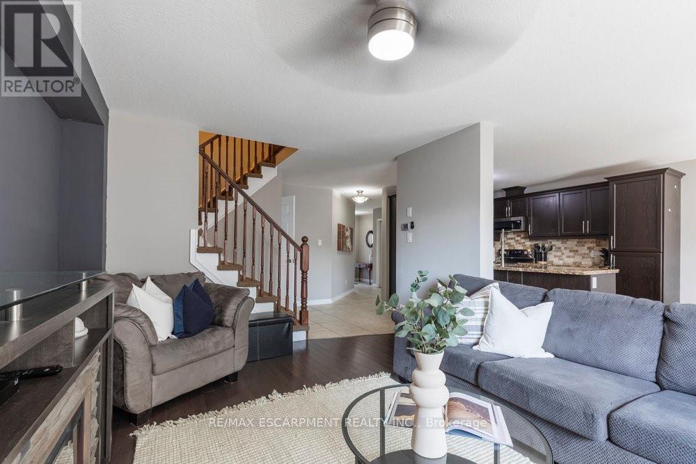 16 Avatar Place S, Hamilton, Ontario  L0R 1W0 - Photo 7 - X12320314
