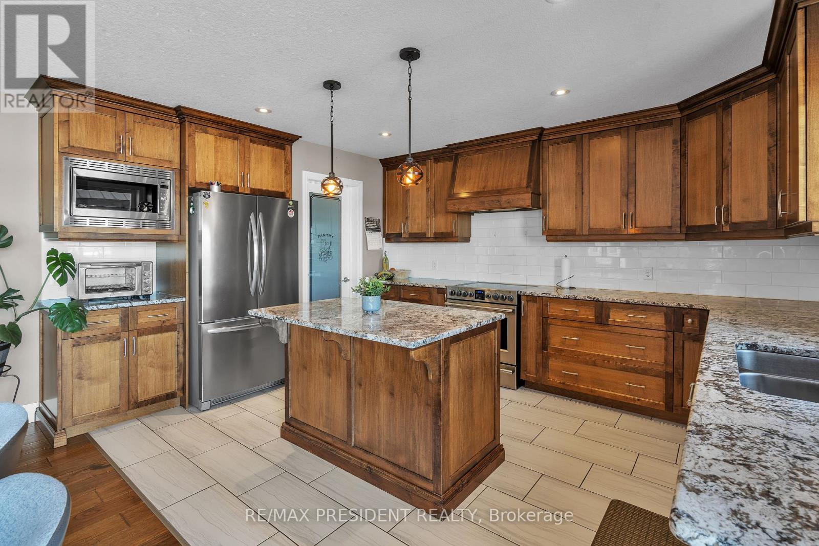 603 Hawthorne Place, Woodstock, Ontario  N4S 0E1 - Photo 16 - X12320324