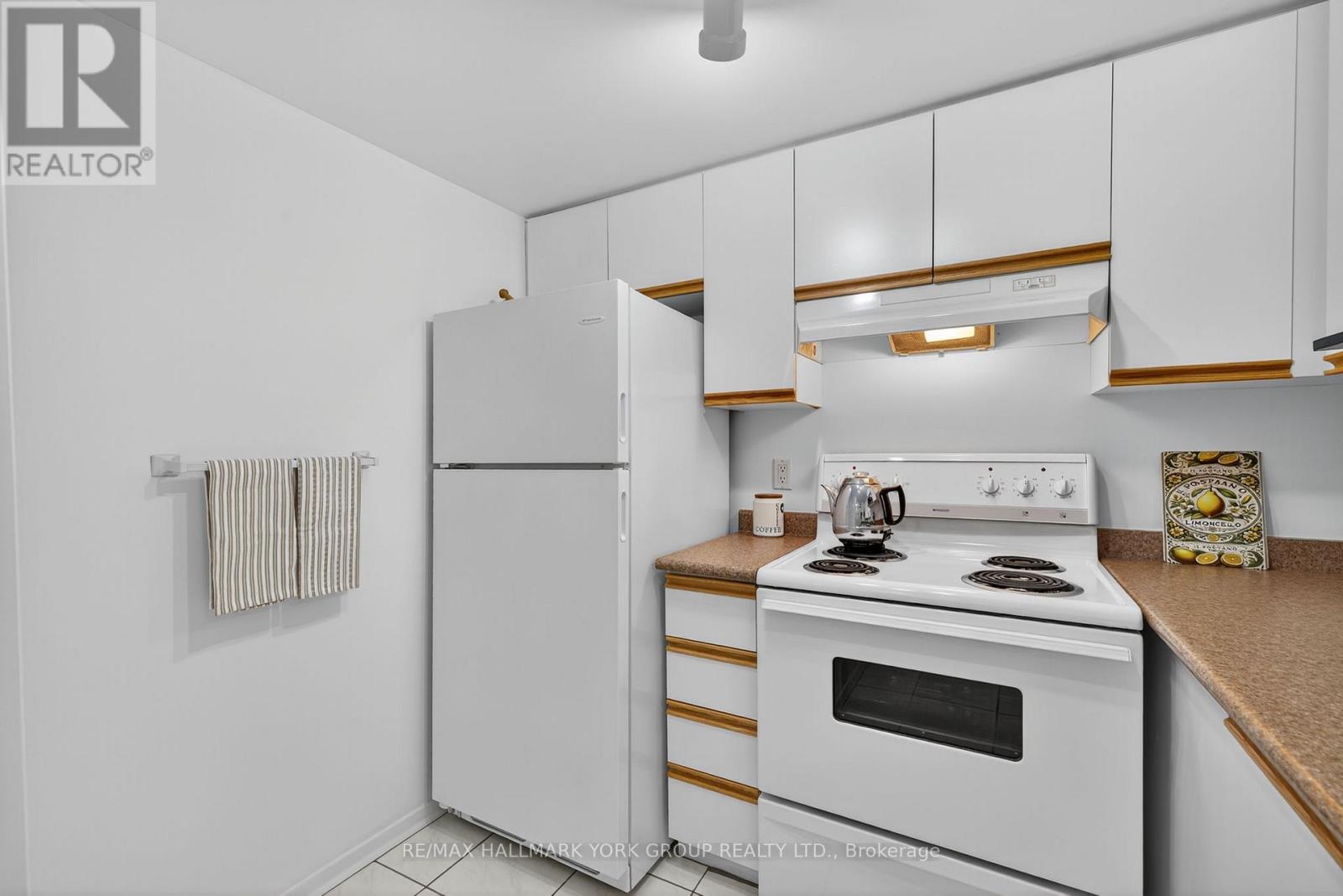 210 - 160 Wellington Street E, Aurora, Ontario  L4G 1J3 - Photo 11 - N12315207