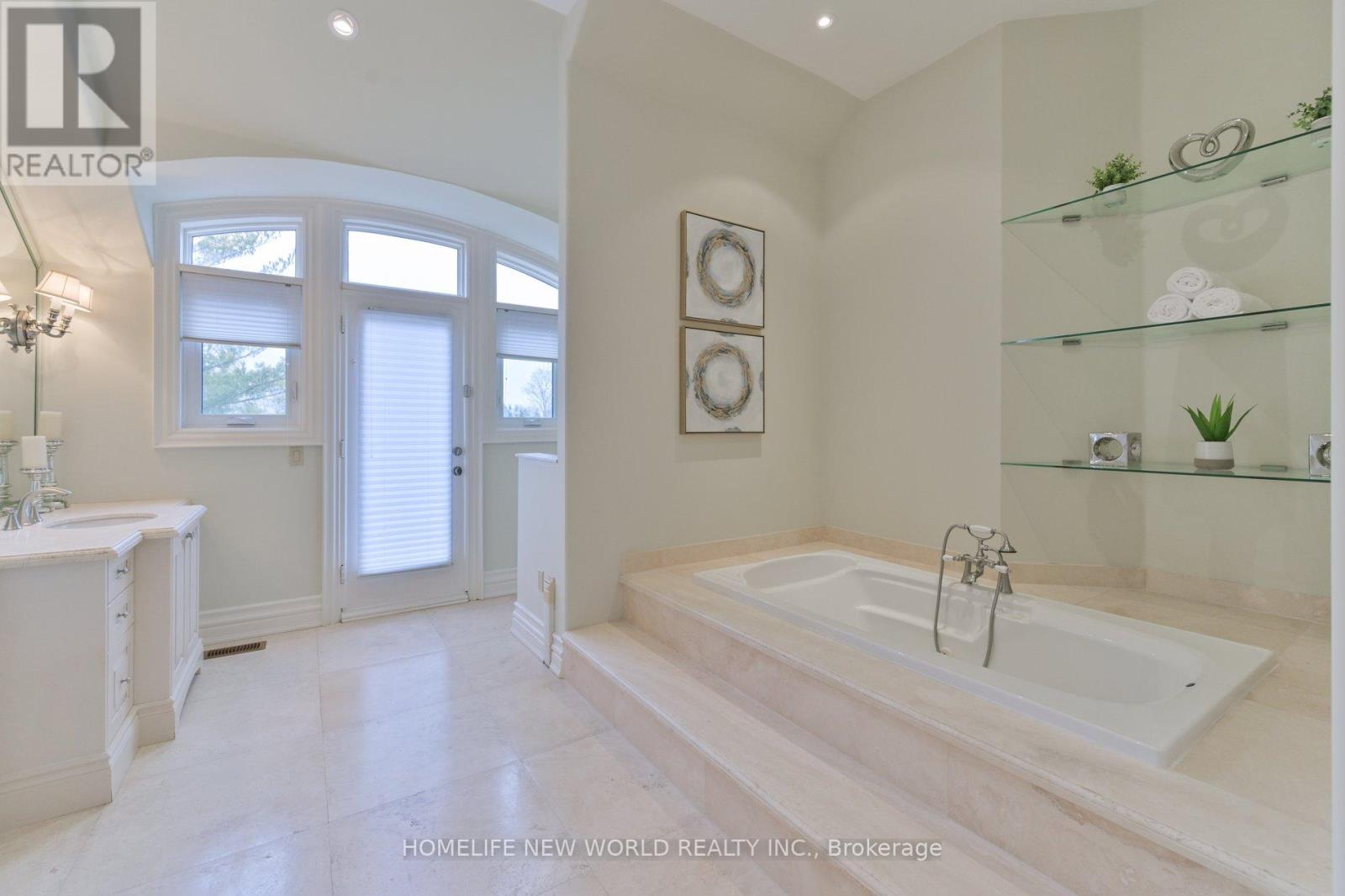33 Evita Court, Vaughan, Ontario  L4J 8K6 - Photo 33 - N12320367
