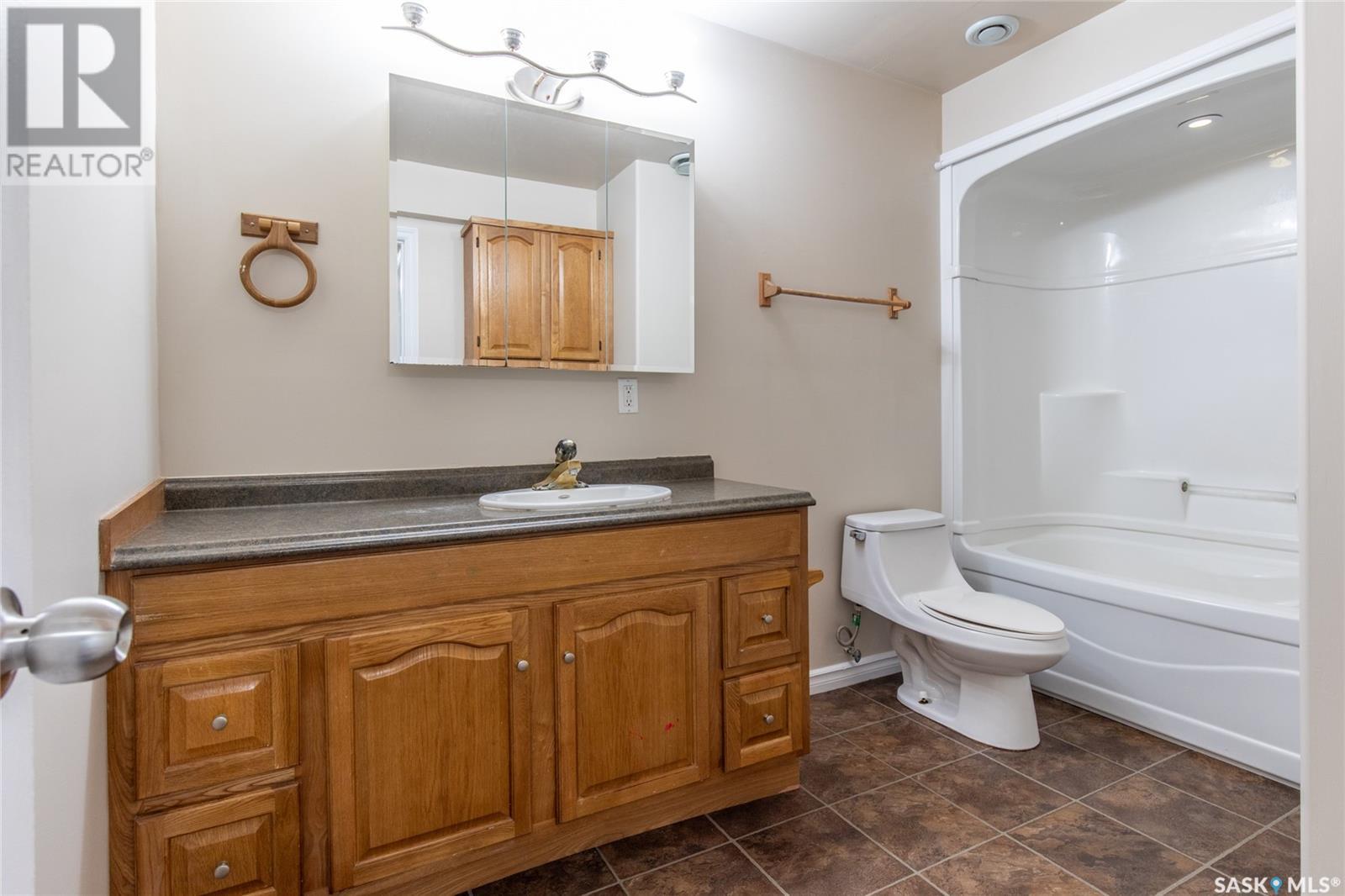 30 Carrington Drive, Moose Jaw, Saskatchewan  S6K 1C2 - Photo 44 - SK014428