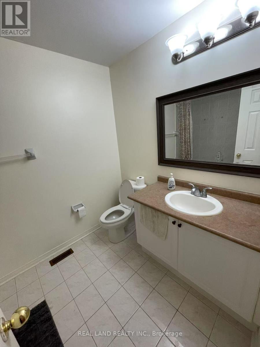Room - 156 Bantry Avenue, Richmond Hill, Ontario  L4B 4T6 - Photo 2 - N12156753