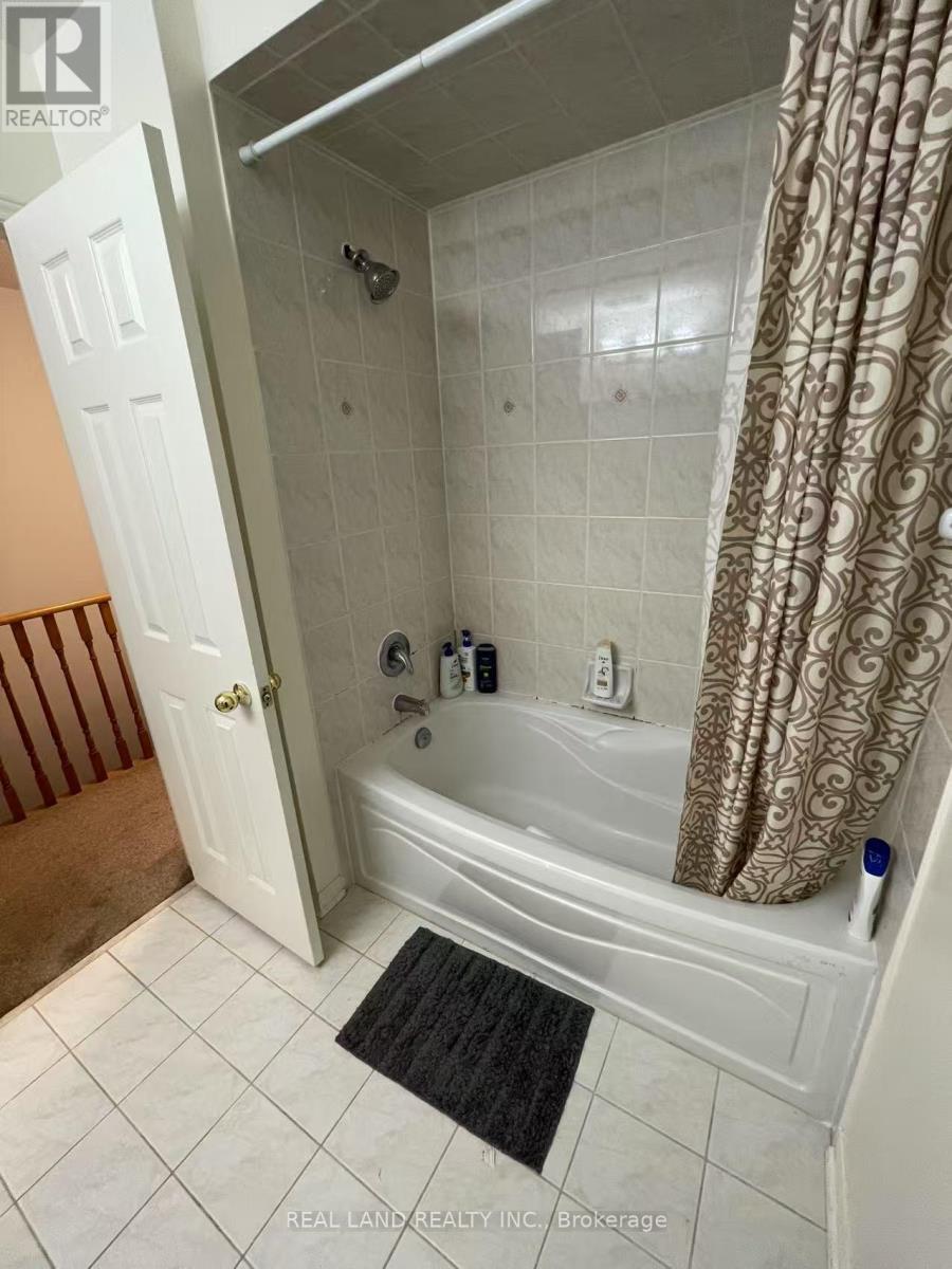 Room - 156 Bantry Avenue, Richmond Hill, Ontario  L4B 4T6 - Photo 3 - N12156753