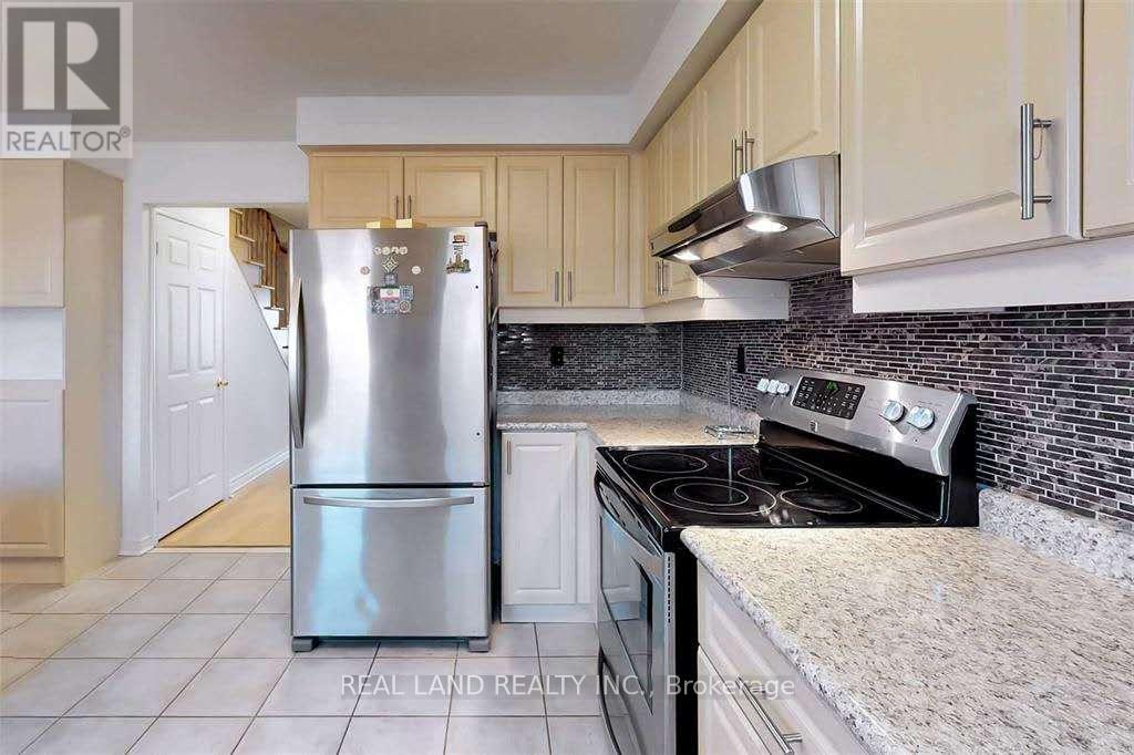 Room - 156 Bantry Avenue, Richmond Hill, Ontario  L4B 4T6 - Photo 4 - N12156753