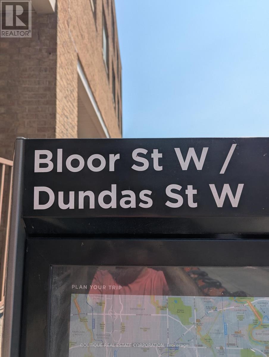 202 - 2222 DUNDAS STREET W, Toronto, Ontario