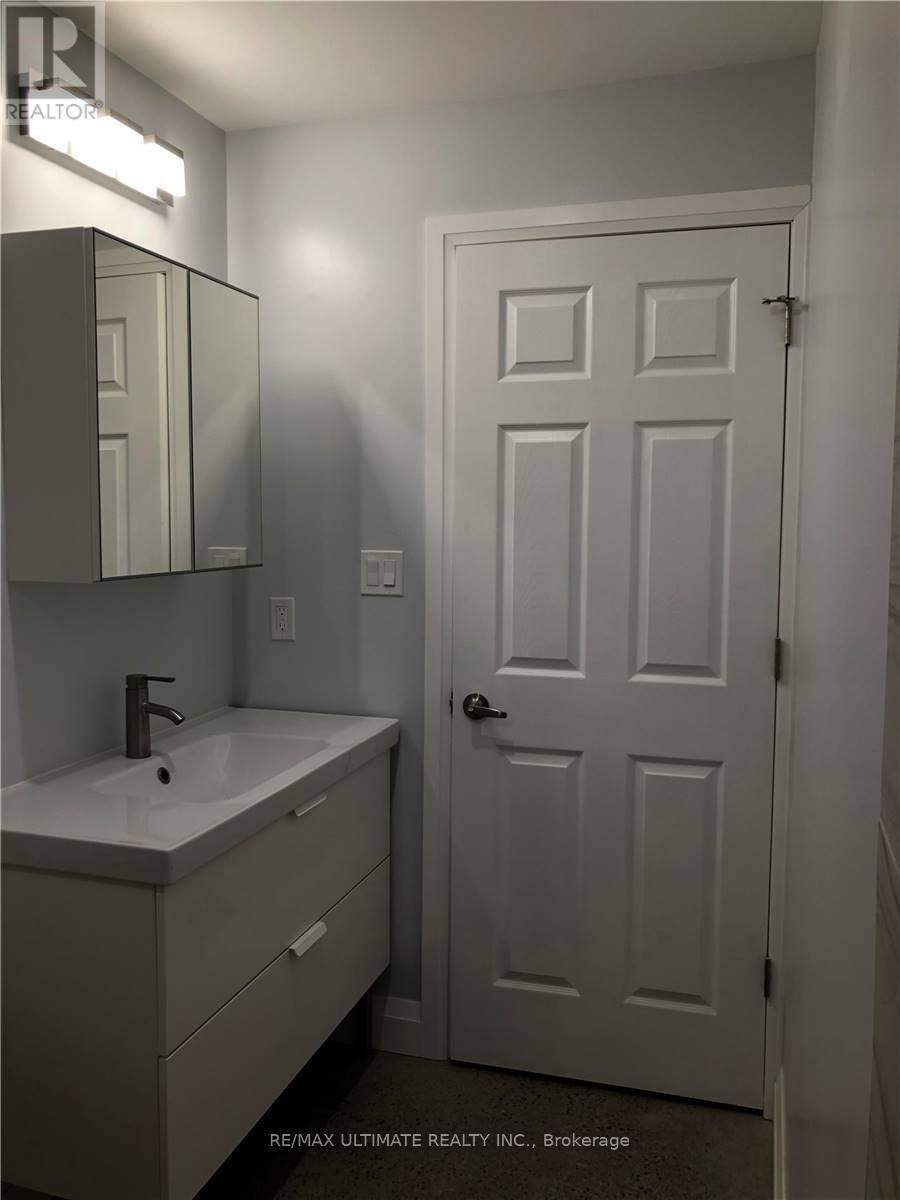 9 - 230 South Kingsway, Toronto, Ontario  M6S 3T9 - Photo 6 - W12320428