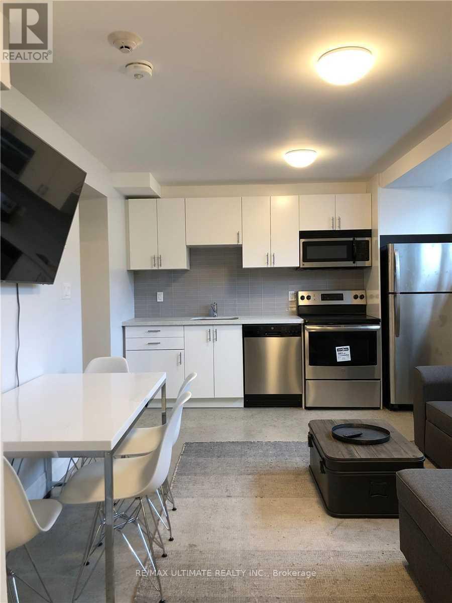 9 - 230 South Kingsway, Toronto, Ontario  M6S 3T9 - Photo 8 - W12320428