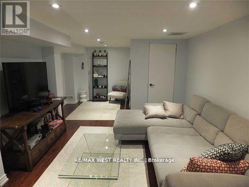 LOWER - 23 RANGOON ROAD, Toronto, Ontario