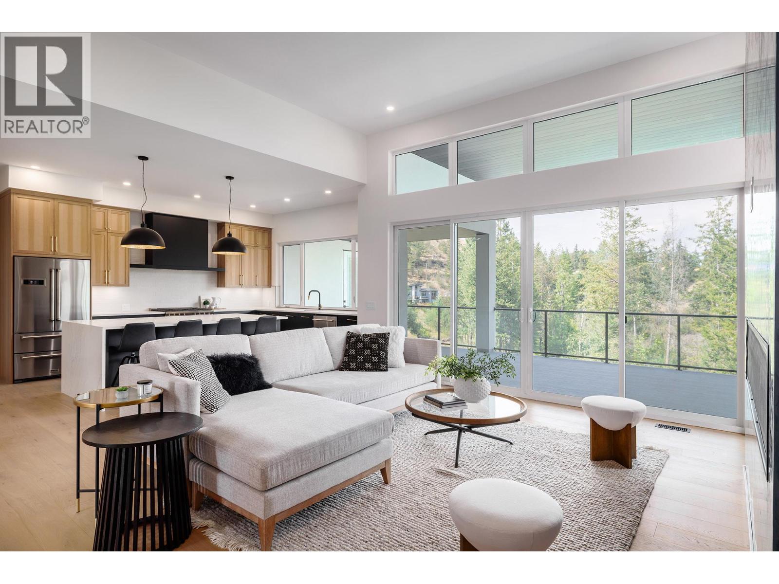 10274 Beacon Hill Drive, Lake Country, British Columbia  V4V 0A9 - Photo 4 - 10334819