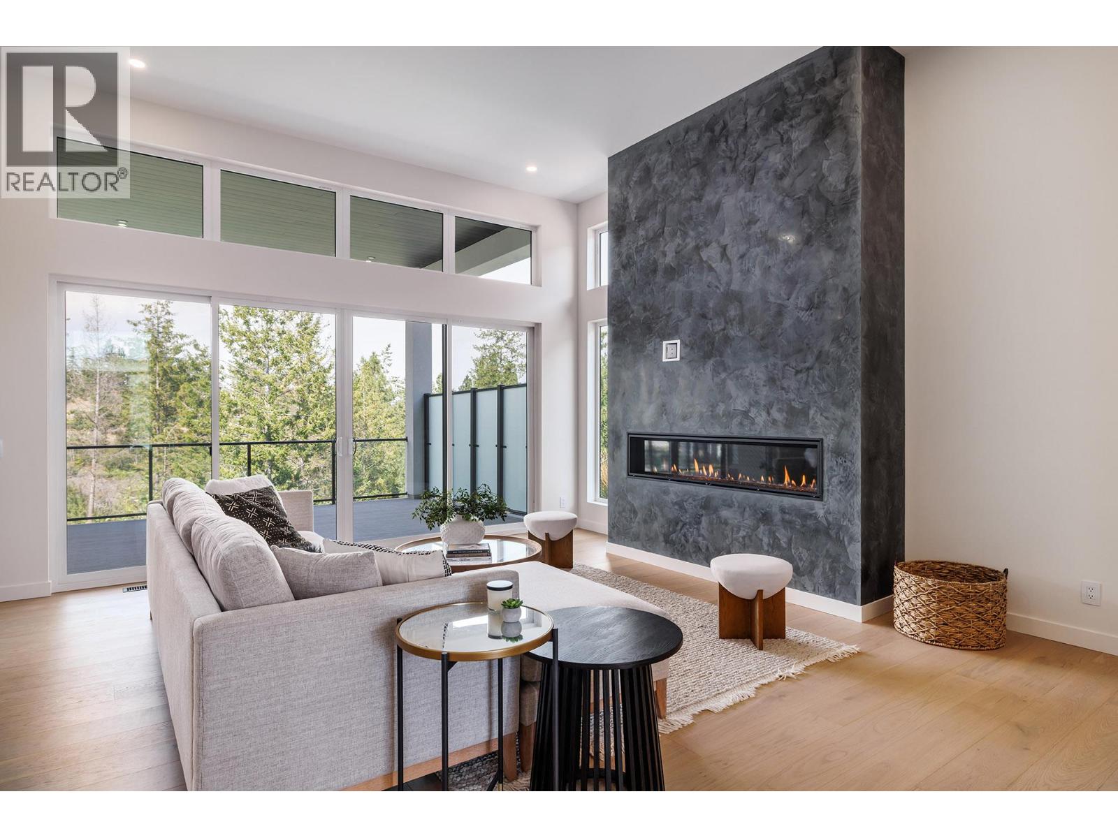 10274 Beacon Hill Drive, Lake Country, British Columbia  V4V 0A9 - Photo 3 - 10334819