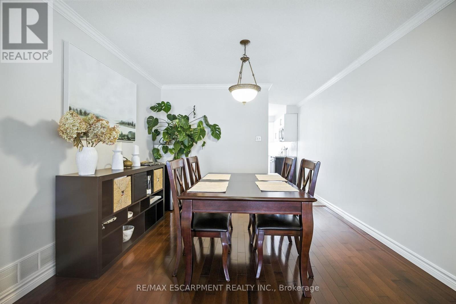 38 Locke Street S, Hamilton, Ontario  L8P 3Z8 - Photo 8 - X12320400