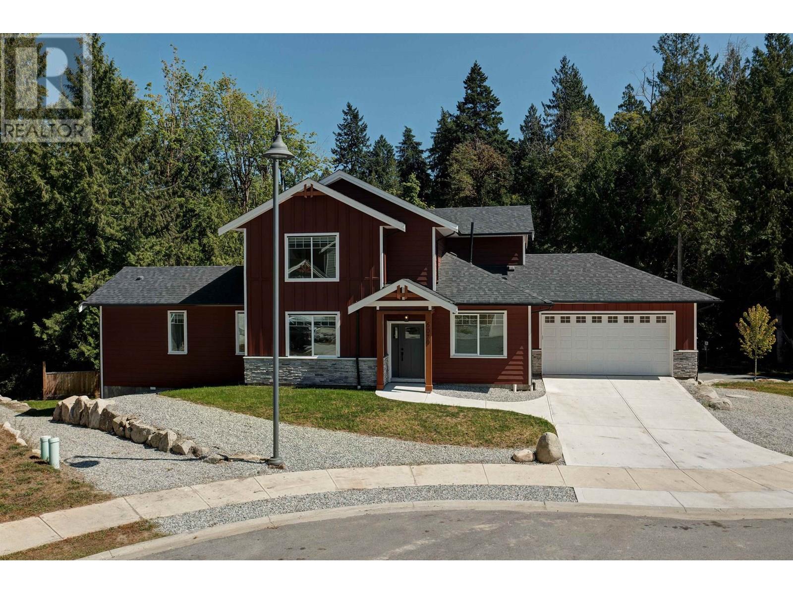 6070-6072 HEARTWOOD PLACE, Sechelt, British Columbia