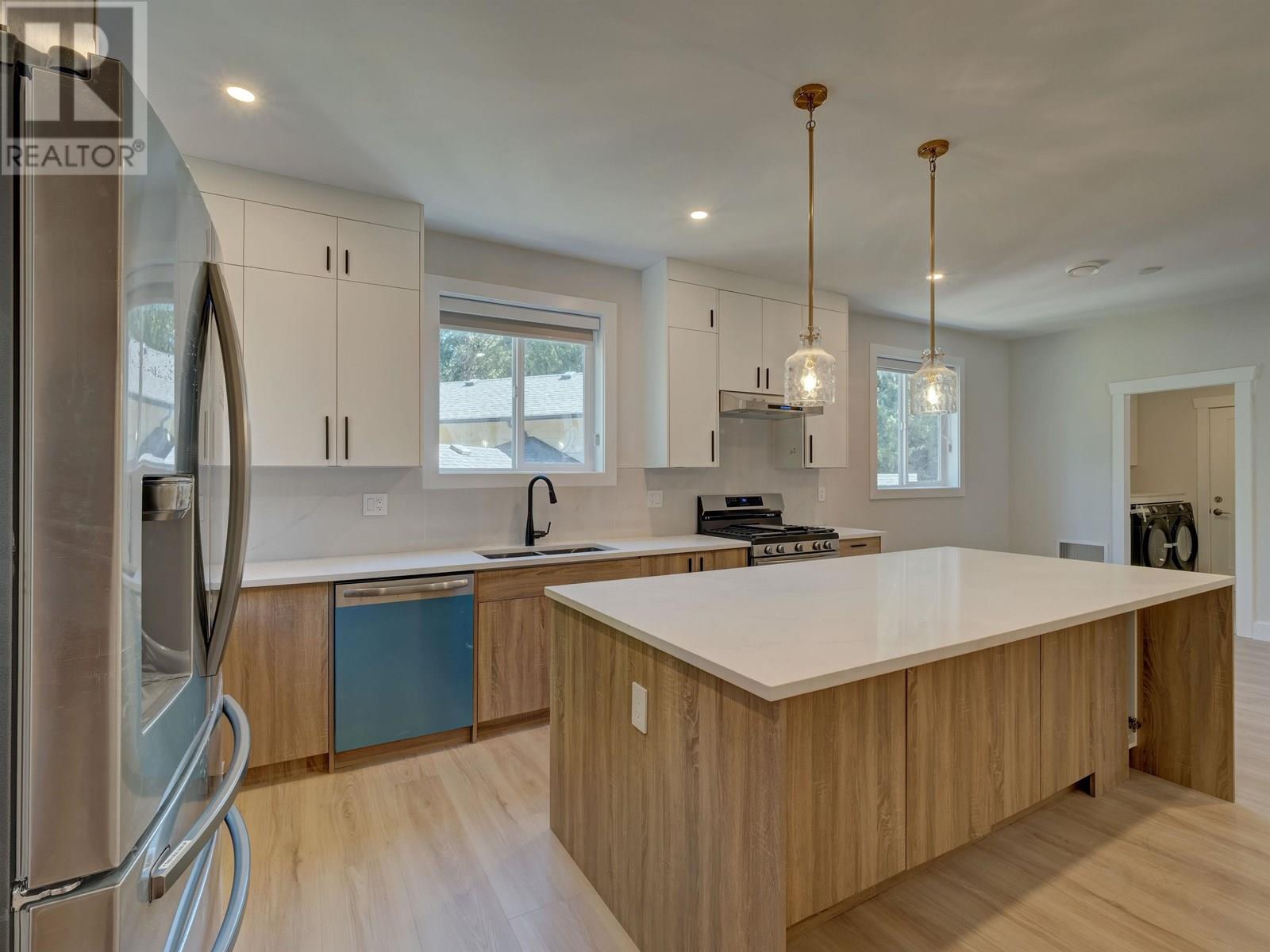 6070-6072 Heartwood Place, Sechelt, British Columbia  V7Z 0P9 - Photo 12 - R3030605