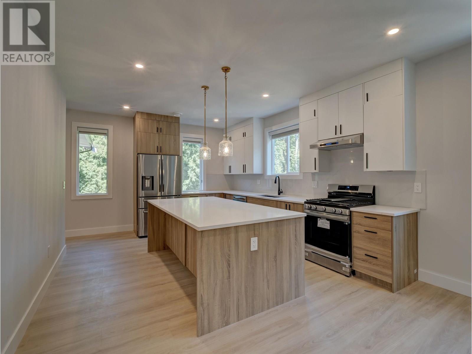 6070-6072 Heartwood Place, Sechelt, British Columbia  V7Z 0P9 - Photo 13 - R3030605