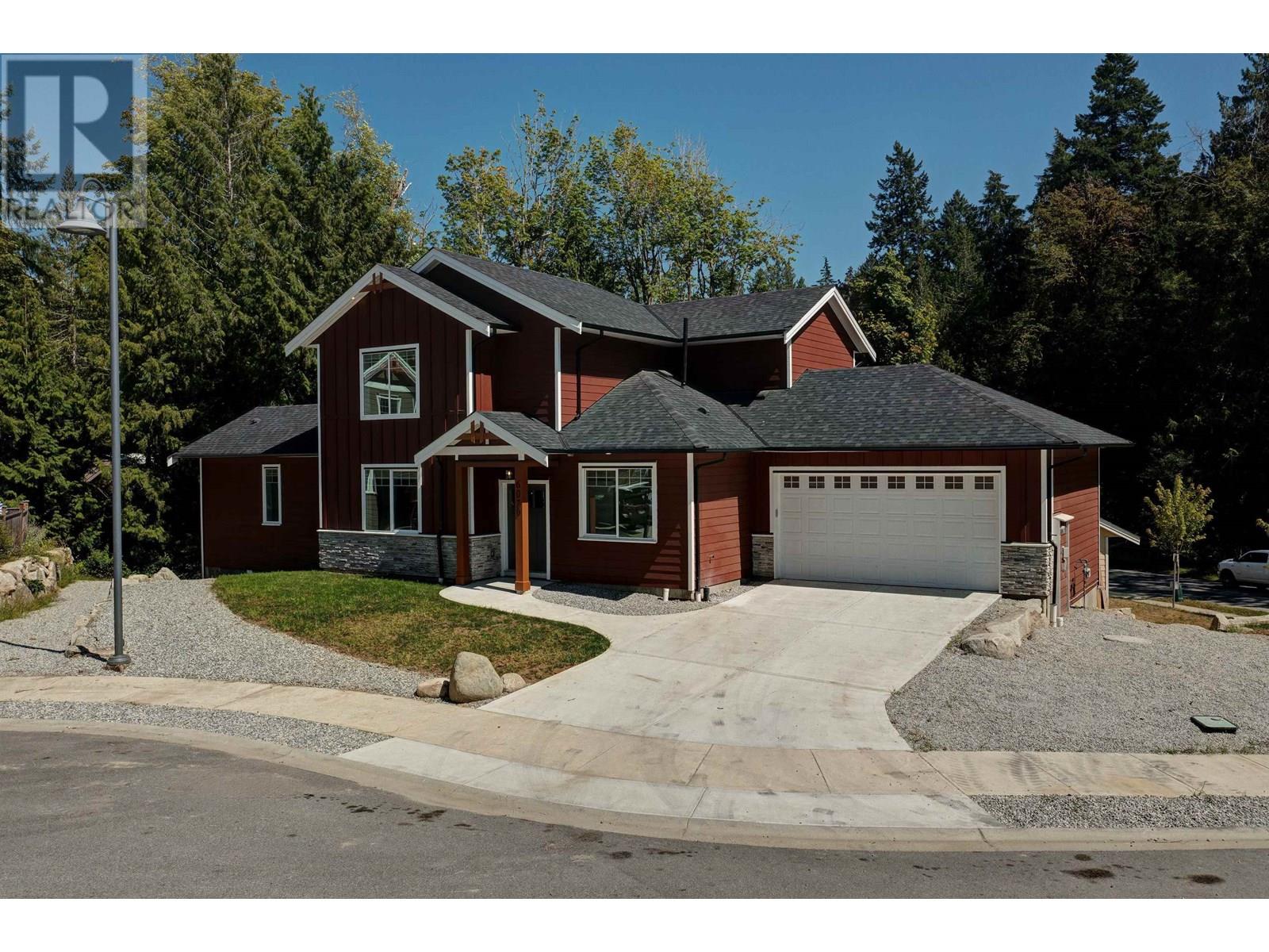 6070-6072 Heartwood Place, Sechelt, British Columbia  V7Z 0P9 - Photo 2 - R3030605