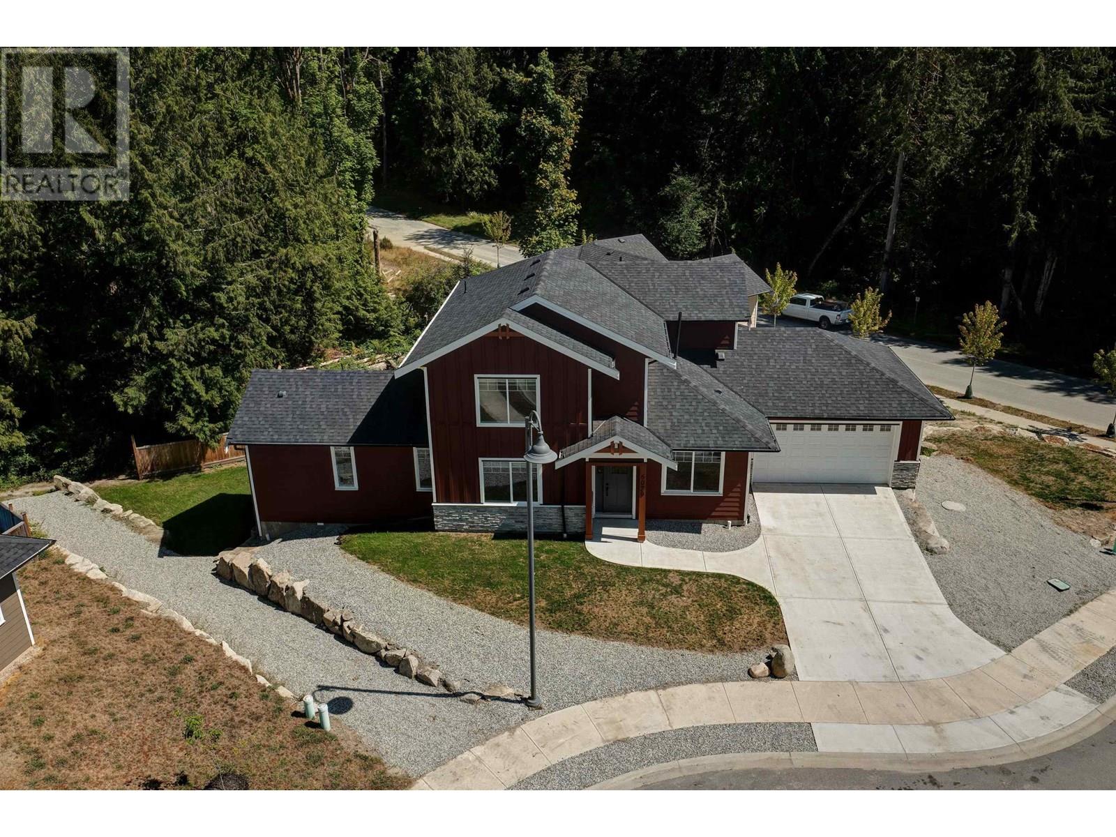 6070-6072 Heartwood Place, Sechelt, British Columbia  V7Z 0P9 - Photo 3 - R3030605