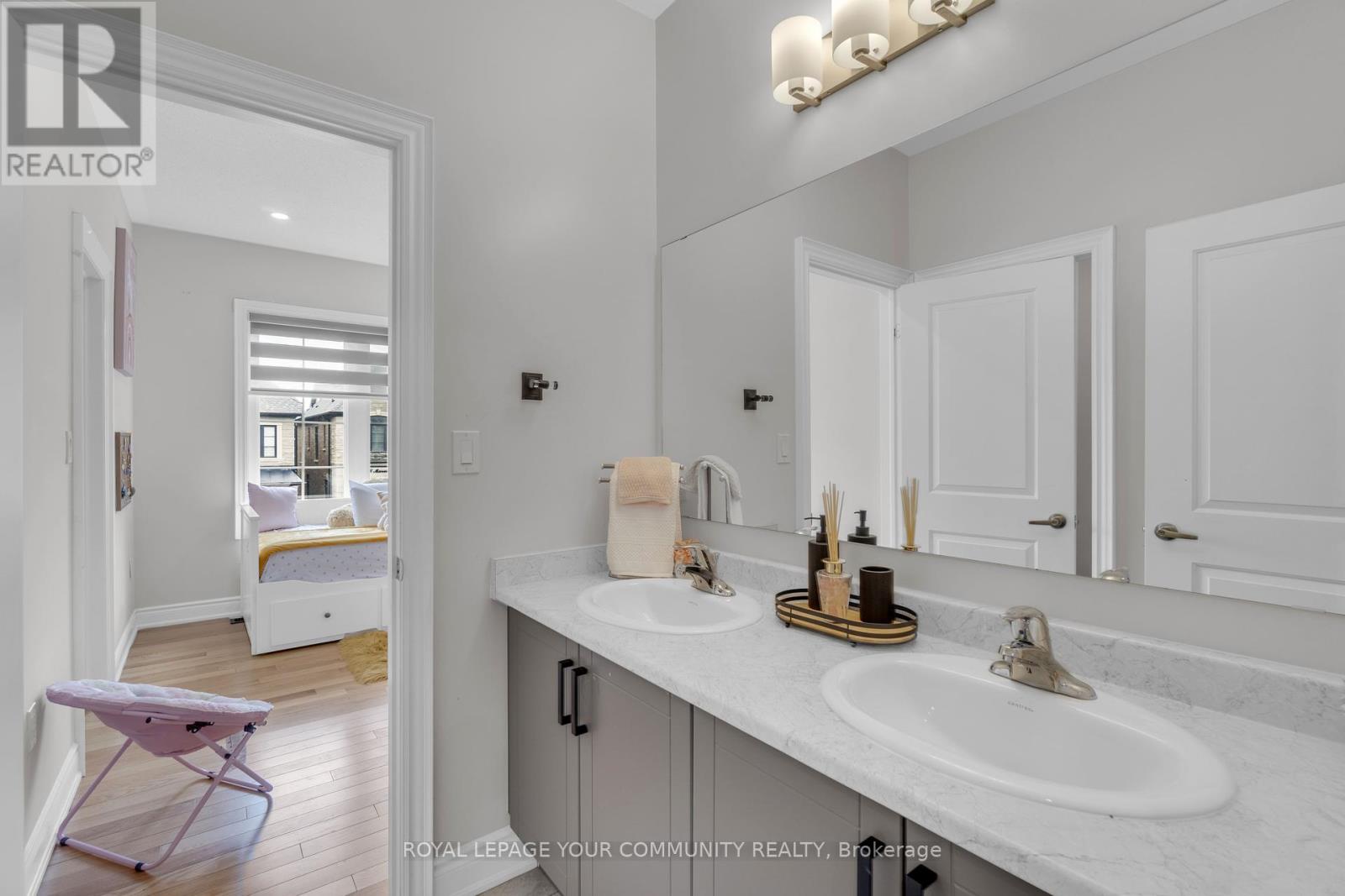 41 Marvin Avenue, Oakville, Ontario  L6H 0Z6 - Photo 17 - W12320503