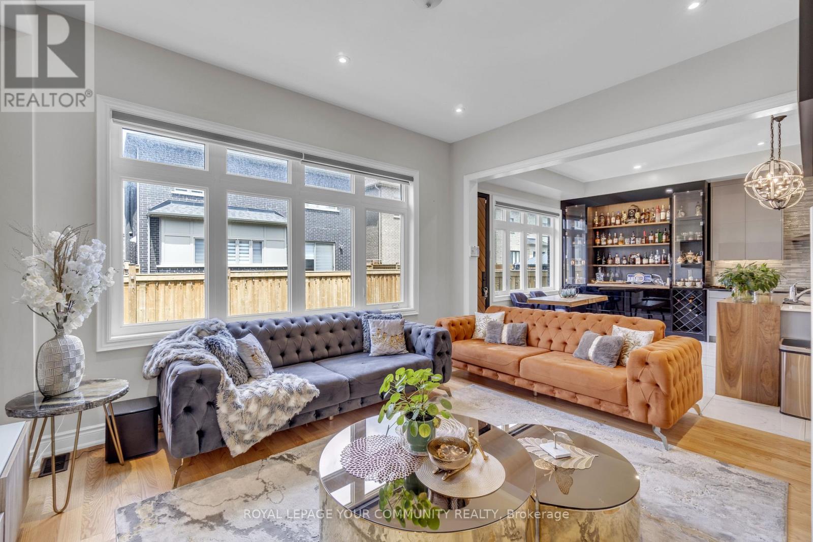 41 Marvin Avenue, Oakville, Ontario  L6H 0Z6 - Photo 7 - W12320503