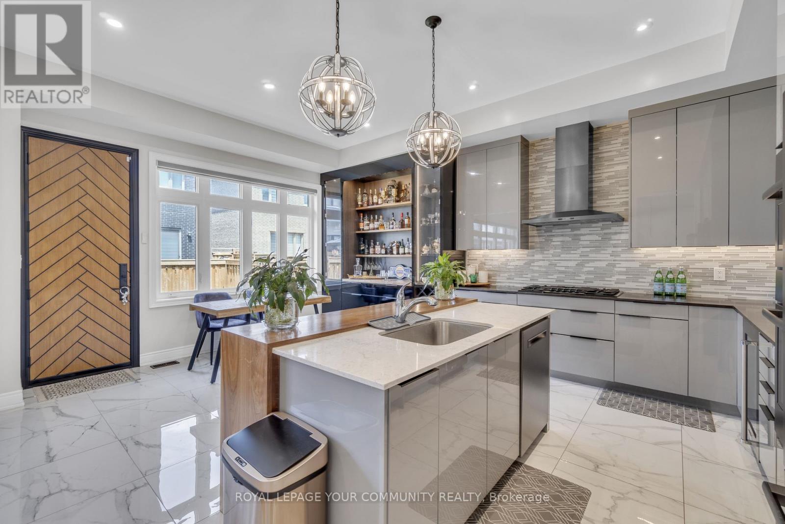 41 Marvin Avenue, Oakville, Ontario  L6H 0Z6 - Photo 9 - W12320503