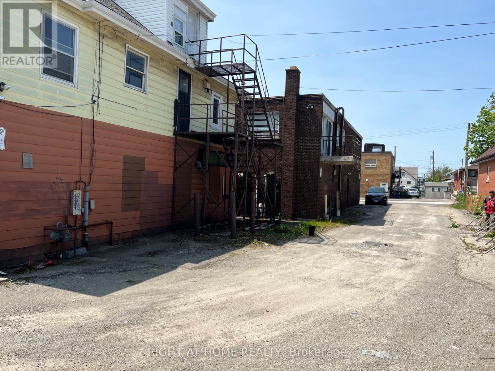 353 Queenston Road, Hamilton, Ontario  L8K 1H8 - Photo 10 - X12320536