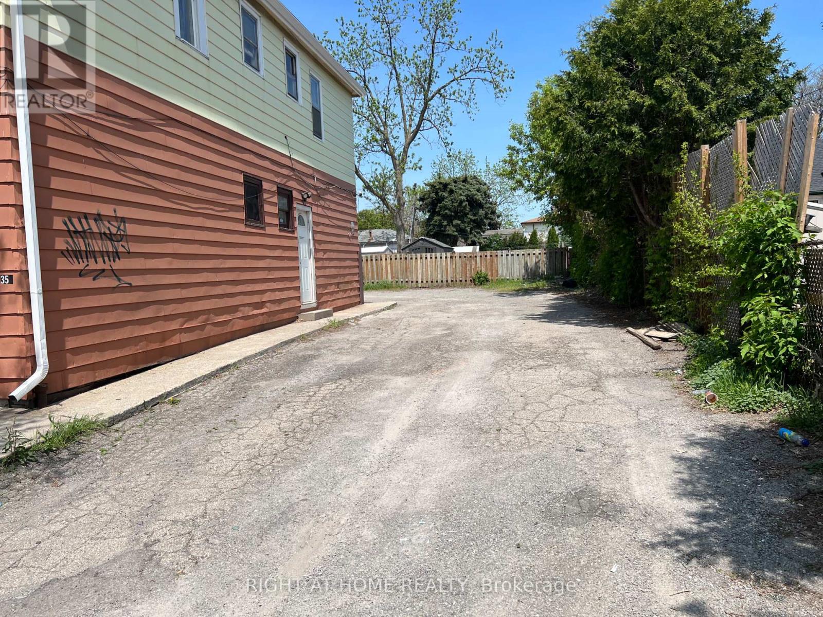353 Queenston Road, Hamilton, Ontario  L8K 1H8 - Photo 11 - X12320536