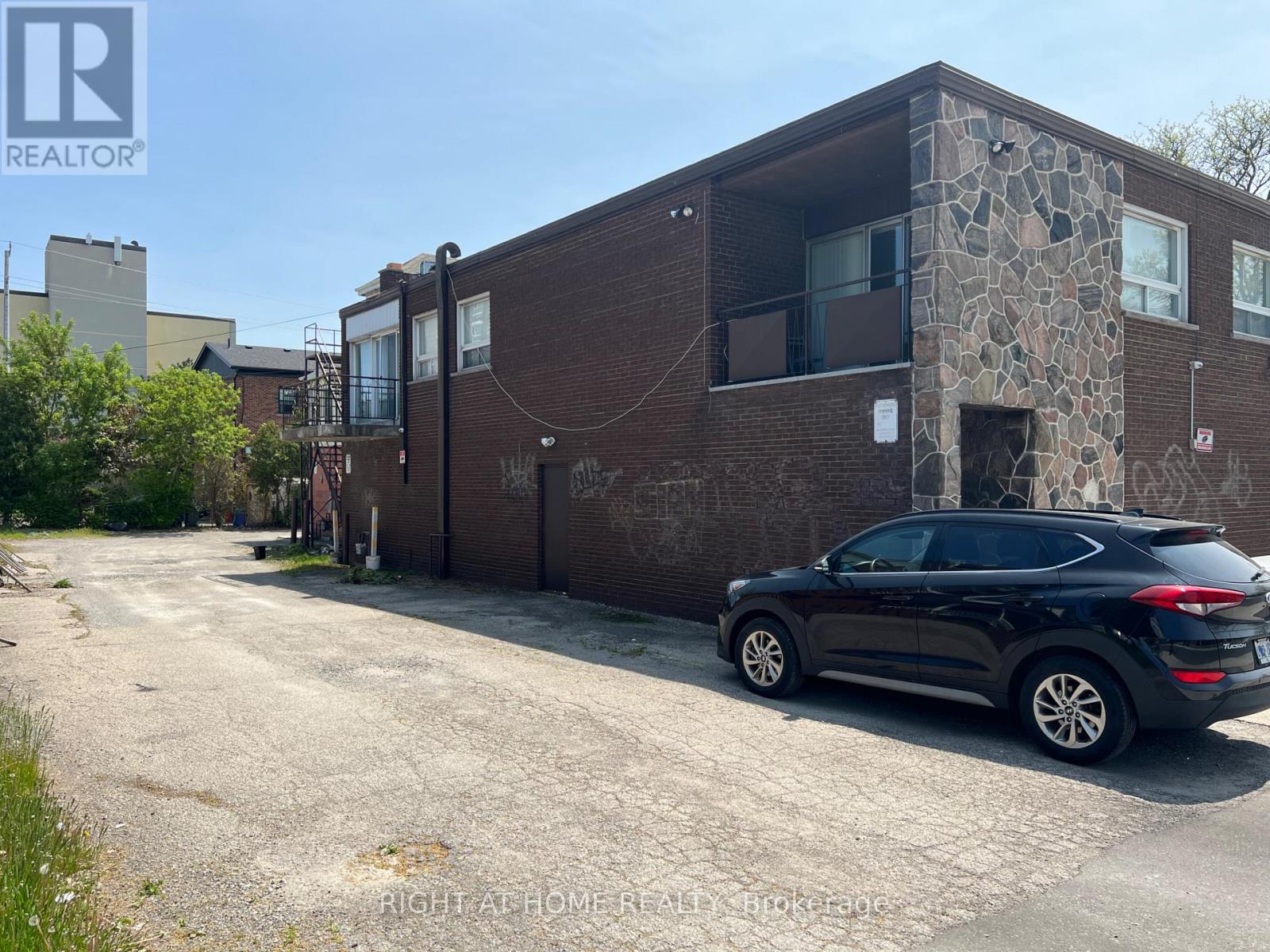 353 Queenston Road, Hamilton, Ontario  L8K 1H8 - Photo 7 - X12320536