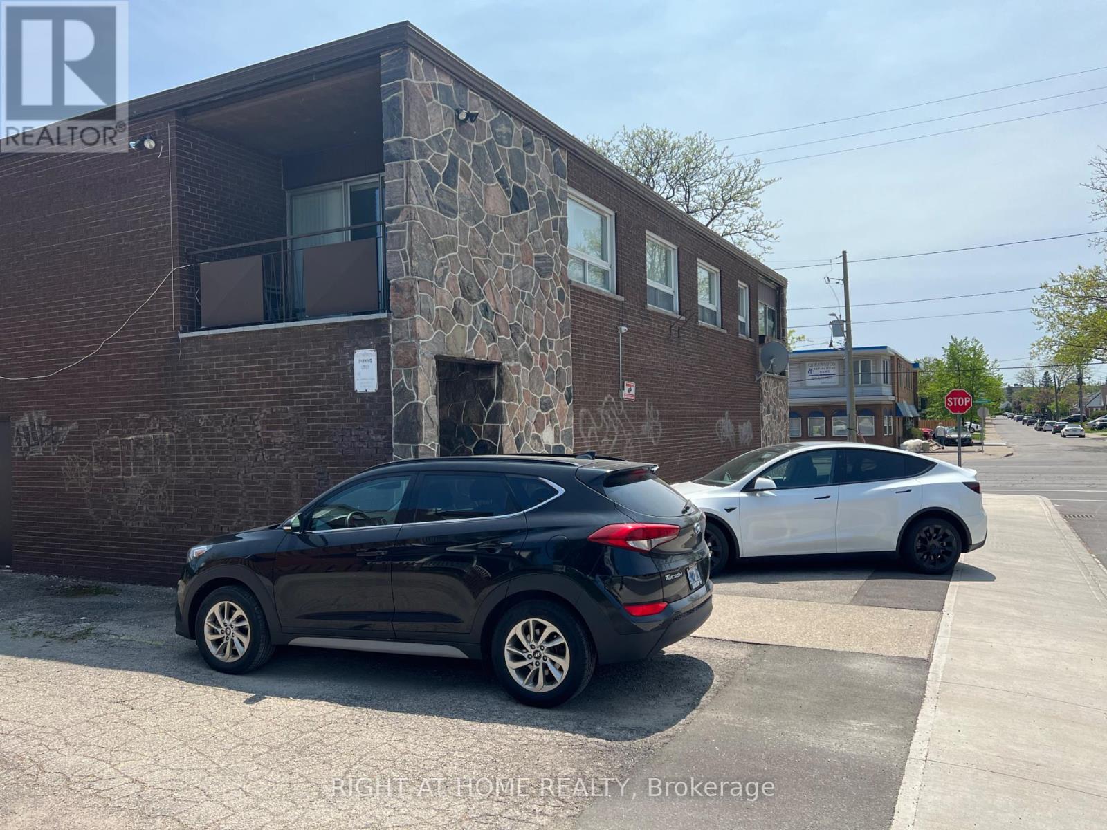 353 Queenston Road, Hamilton, Ontario  L8K 1H8 - Photo 8 - X12320536