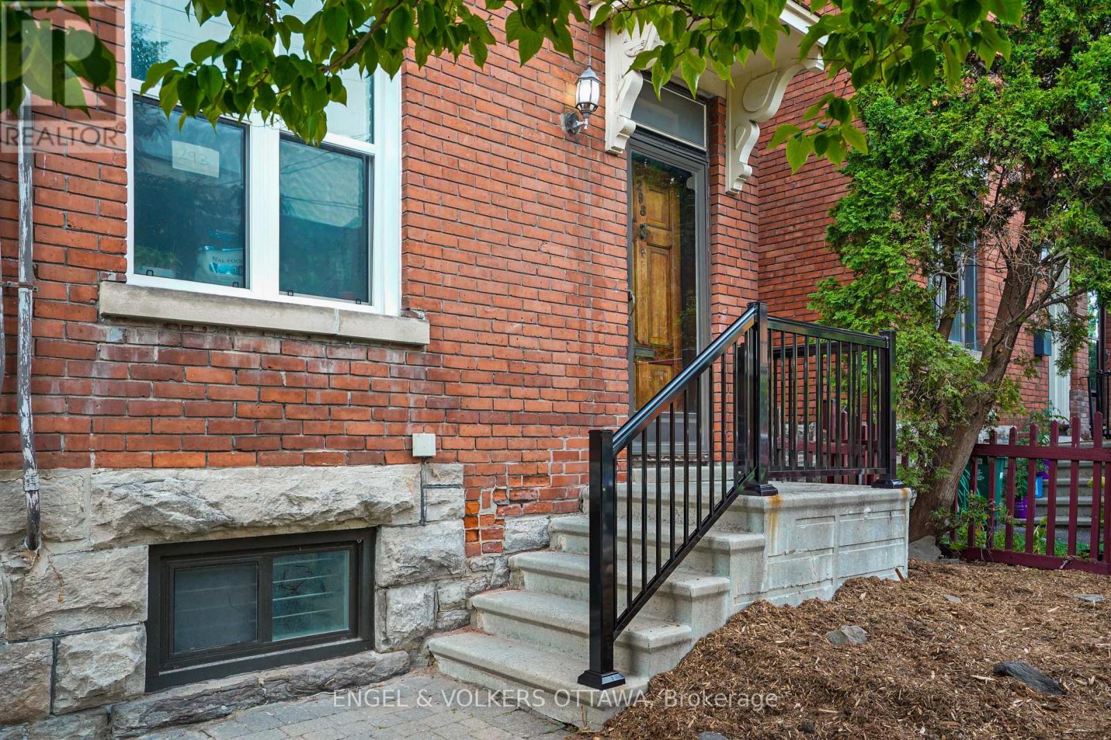 Property at 293 SOMERSET STREET E image 3
