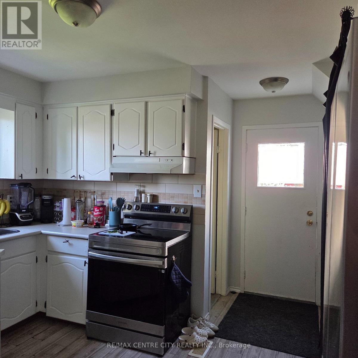 1687 Ernest Avenue, London South, Ontario  N6E 2S3 - Photo 2 - X12313760