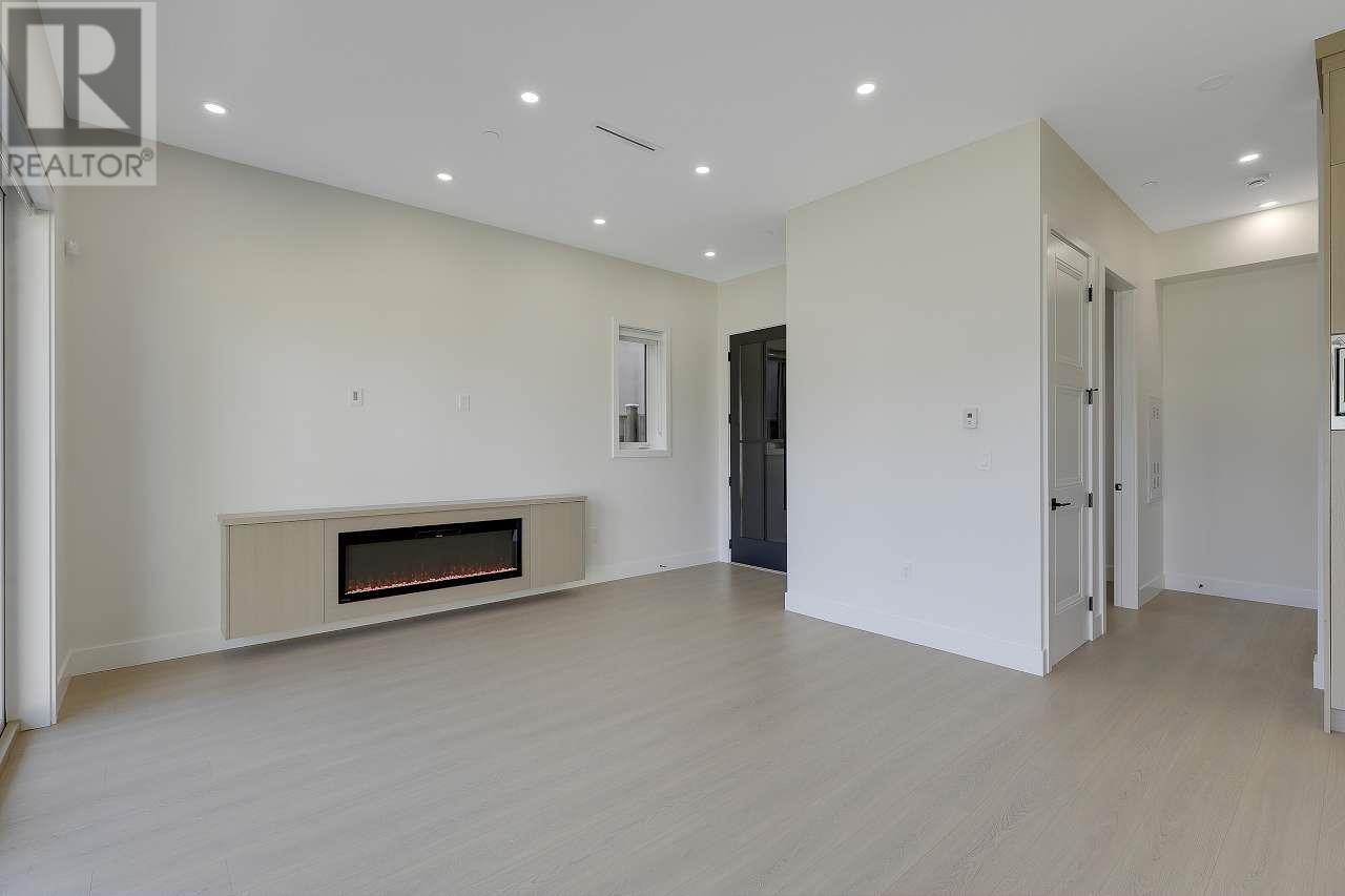 2 3251 E 44 Avenue, Vancouver, British Columbia  V5R 3B2 - Photo 6 - R3032425
