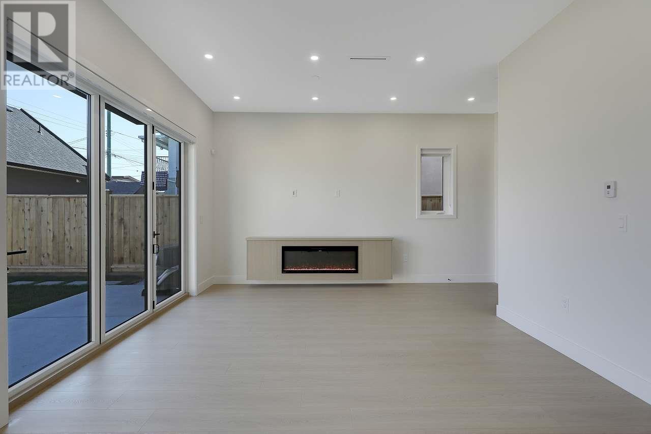 2 3251 E 44 Avenue, Vancouver, British Columbia  V5R 3B2 - Photo 7 - R3032425