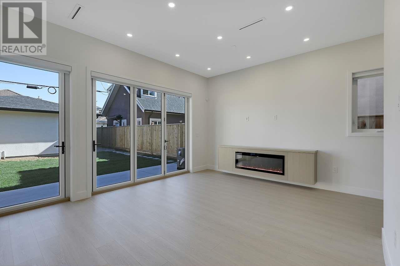 2 3251 E 44 Avenue, Vancouver, British Columbia  V5R 3B2 - Photo 8 - R3032425