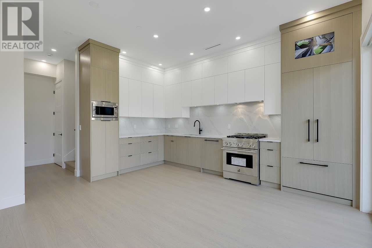 2 3251 E 44 Avenue, Vancouver, British Columbia  V5R 3B2 - Photo 9 - R3032425