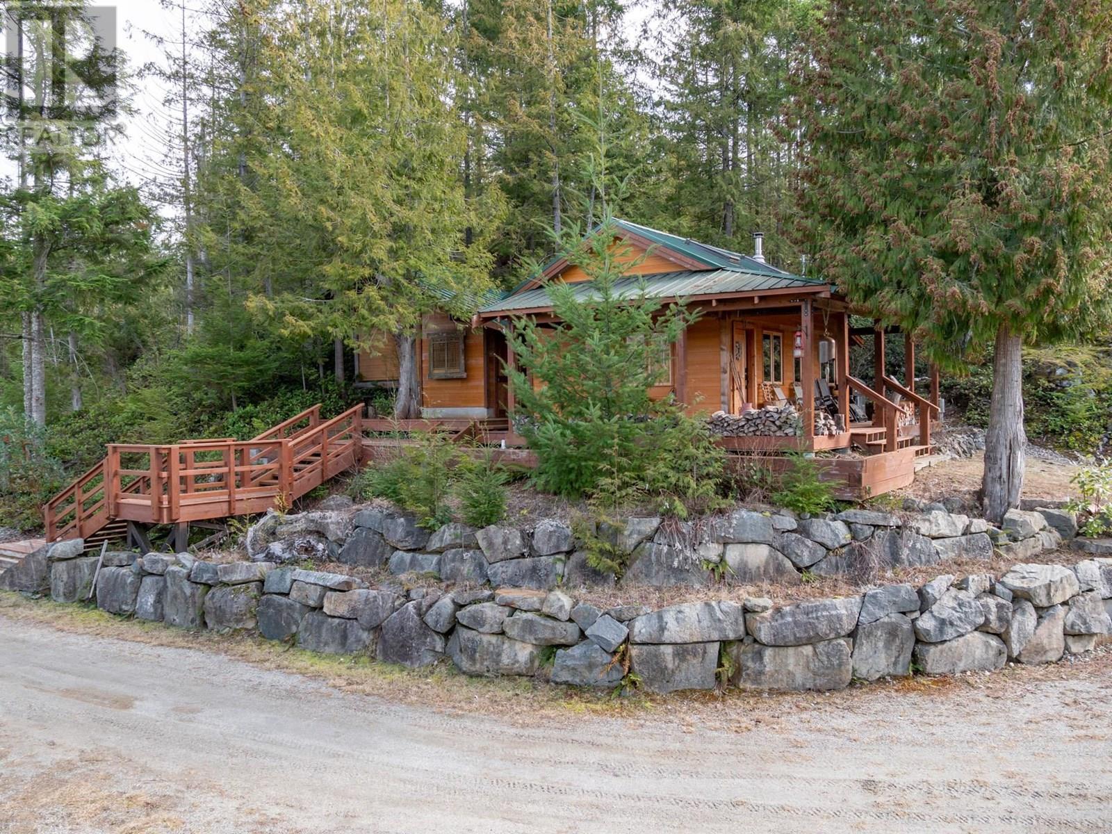 9305 Stephens Way, Halfmoon Bay, British Columbia  V7Z 1G9 - Photo 1 - R3032926